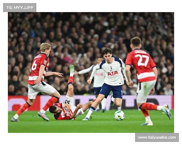 摩洛哥3-0赞比亚头名晋级，卡埃比倒钩破门梅开二度